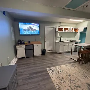 20min To International Airport! 10min To Pnc Music! Wifi Apartment
